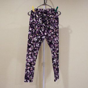 No Boundaries Criss-Crossed Waist Leggings